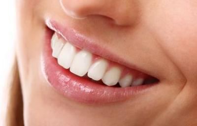 Perbedaan Veneer Dan Bleaching: Mana Yang Cocok Untuk Anda?